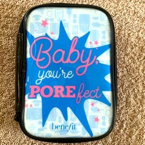 ✨5/)25✨Benefit zipper makeup bag